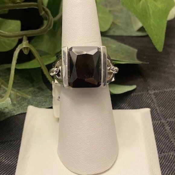 Lia Sophia Jewelry - Lia Sophia "THRILLER" Ring
